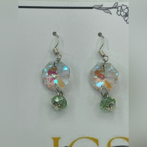 Handmade vintage Iridescent crystal dangle earrings - Picture 3 of 4